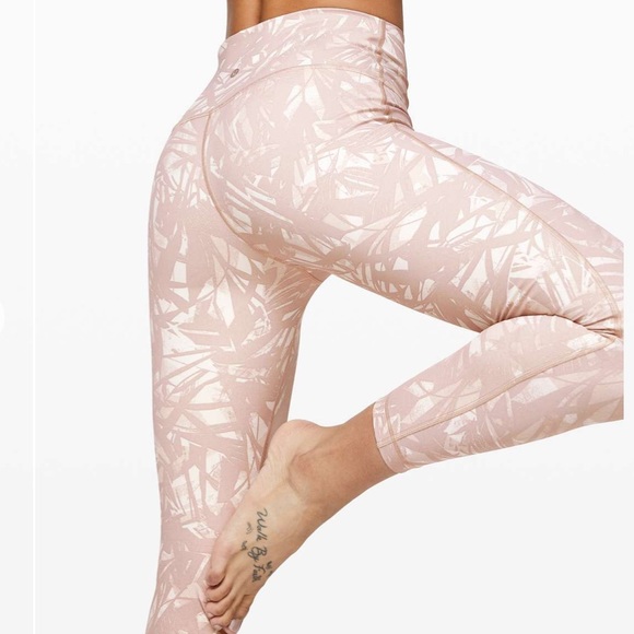 -sold- Like NEW Lululemon Wonder Under leggings - Picture 3 of 10